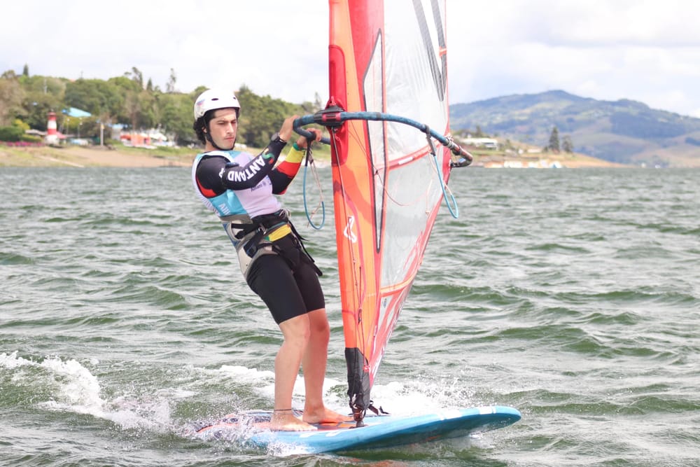 Navegante Simón Gómez en Mundial de Sunfish 2023 imagen de la publicación