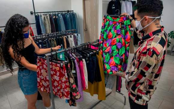 Mercado de ropa de segunda es sostenible y genera millones de dólares imagen de la publicación