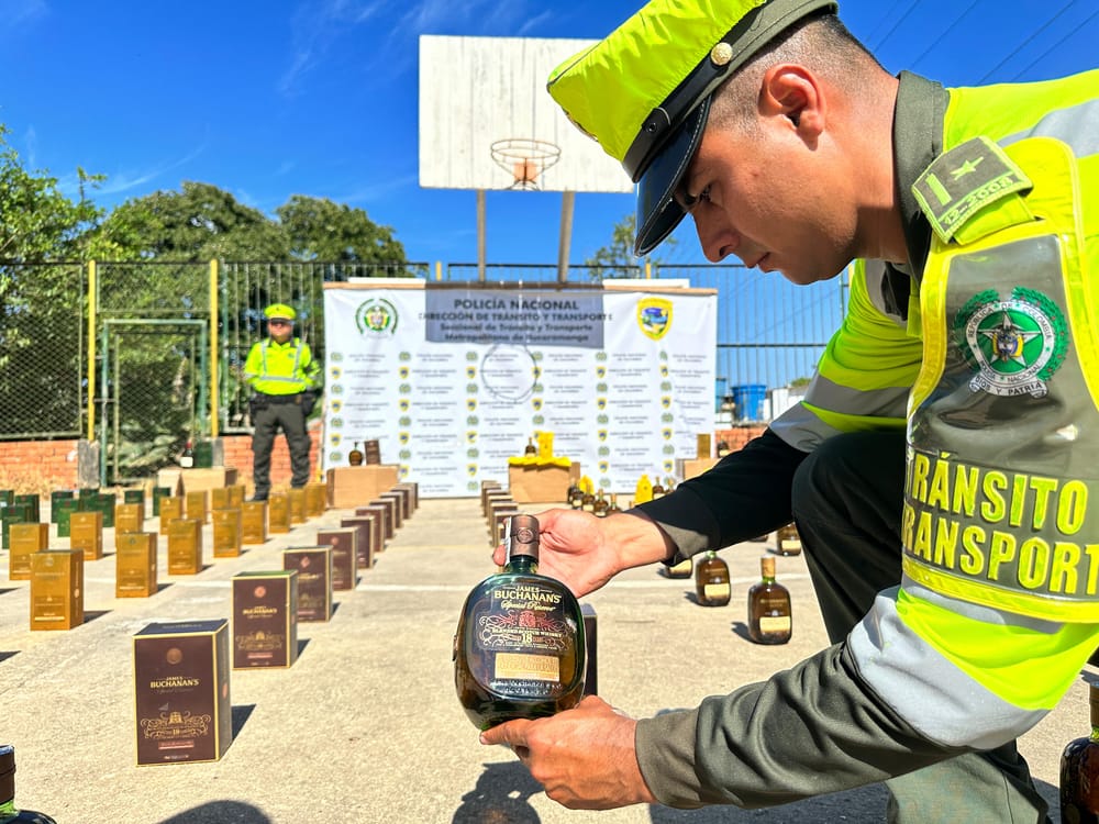Decomisan licor adulterado que trataba de llegar como encomienda Santander imagen de la publicación