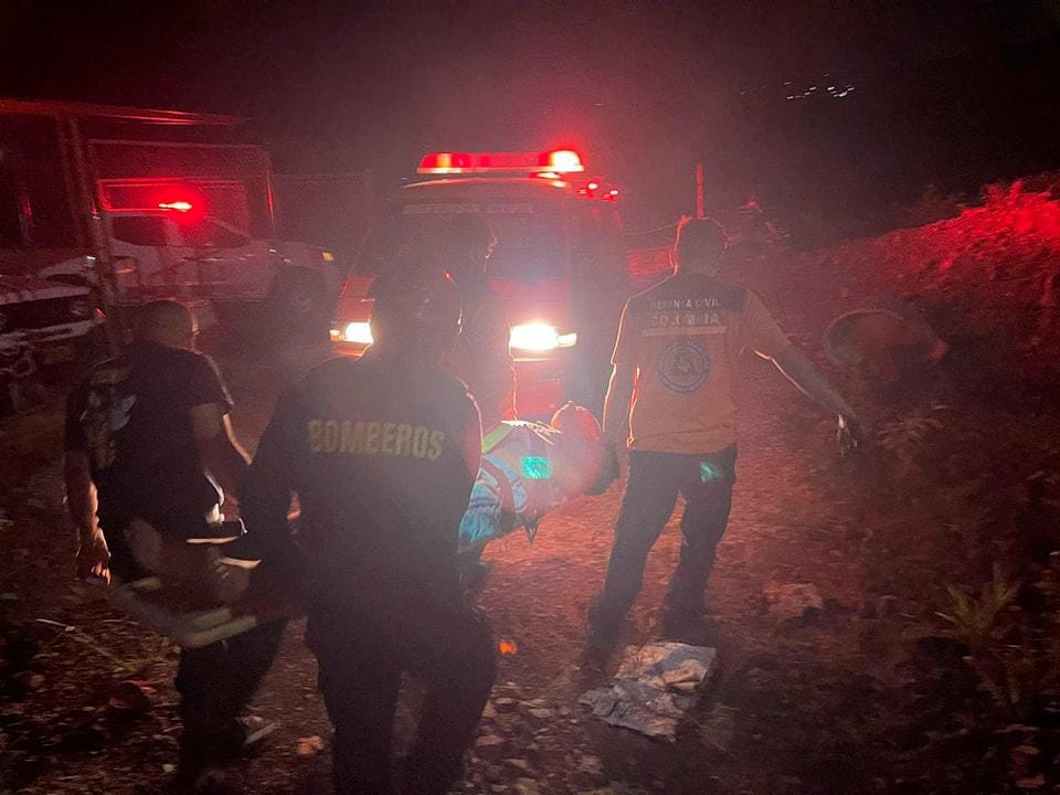Hombre tuvo que ser rescatado de un abismo en Piedecuesta imagen de la publicación