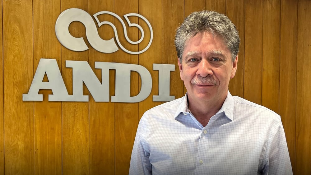 Nueva derrota para el Gobierno, eligen a Bruce Mac Master como presidente del Consejo Gremial imagen de la publicación