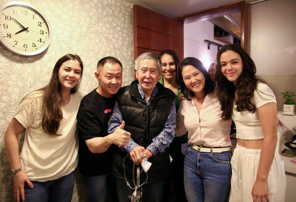 Alberto Fujimori ya está en casa tras su polémica excarcelación imagen de la publicación