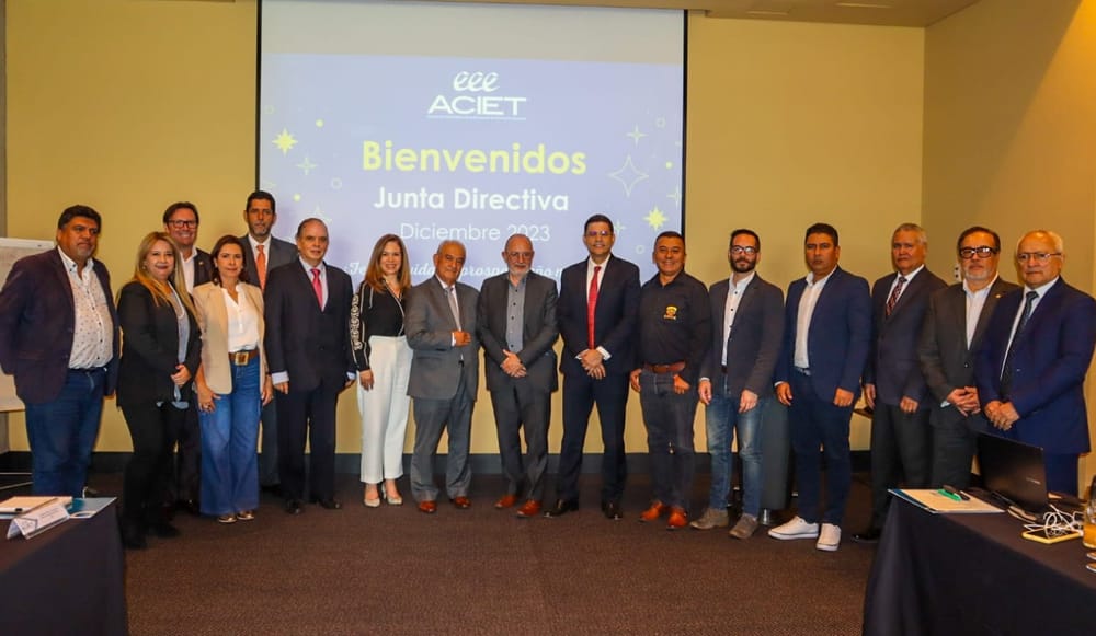 Rector de las UTS en reunión de Junta Directiva ACIET imagen de la publicación