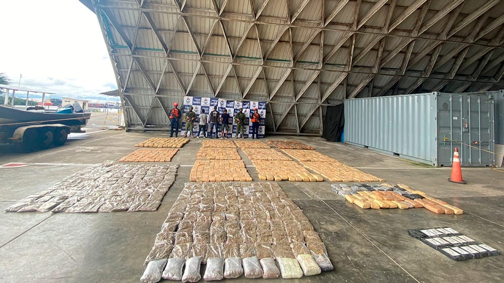 Dos toneladas de cocaína incauta la Armada Nacional en costas del Pacífico imagen de la publicación