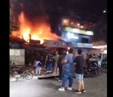 Incendio dejó millonarias pérdidas en locales de Girón imagen de la publicación