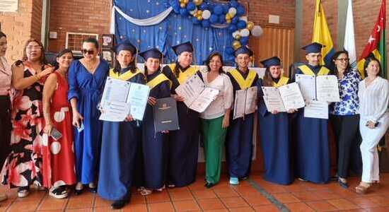 Firmantes de la paz se graduaron como bachilleres en Bucaramanga imagen de la publicación