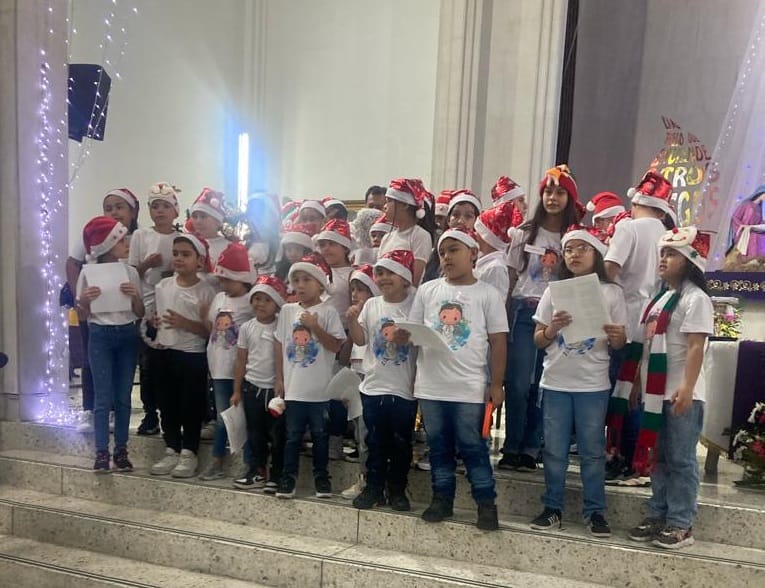 Brillante actuación de coros de voces blancas durante celebración de Novena de Aguinaldos imagen de la publicación