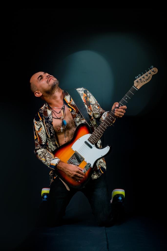 Ed García presenta su nuevo hit 'Locos', un viaje musical a la era urbana de los 90 imagen de la publicación