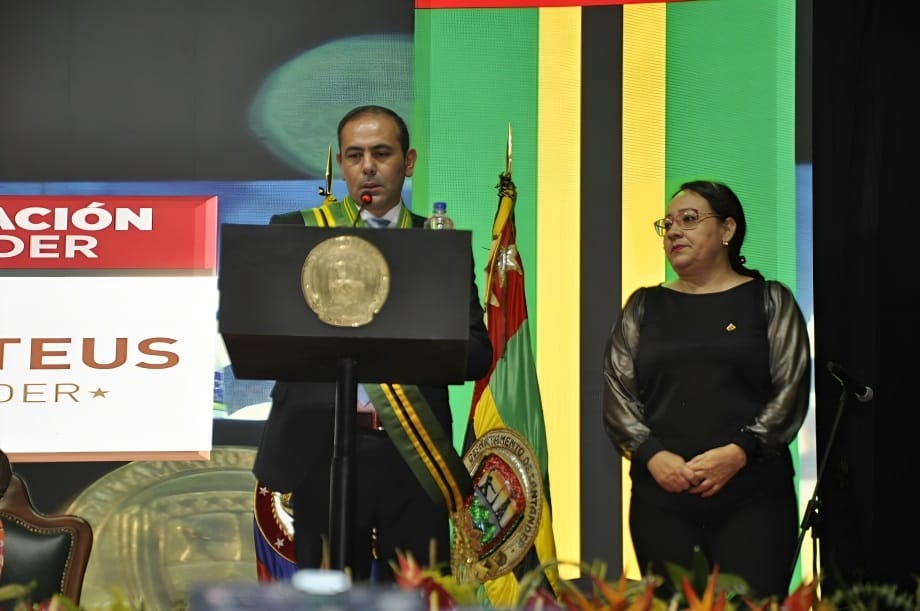 De soldado a líder cultural: Así fue la posesión de Juvenal Díaz Mateus como Gobernador de Santander imagen de la publicación