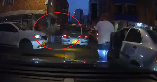 Por el afán de llegar a prender velas se ‘prendieron’ a golpes imagen de la publicación
