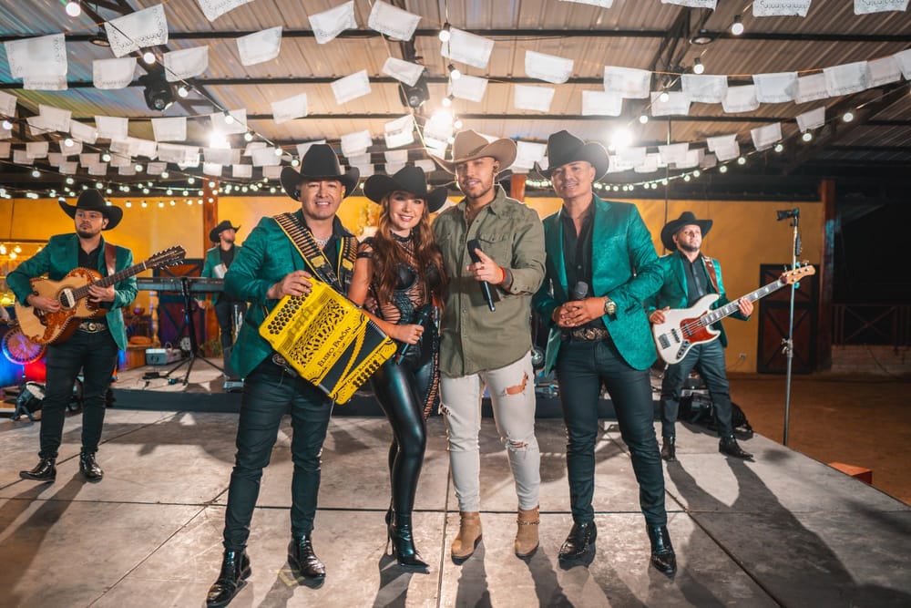 Grupo Dominio reunió en su álbum a Paola Jara y Jessi Uribe imagen de la publicación