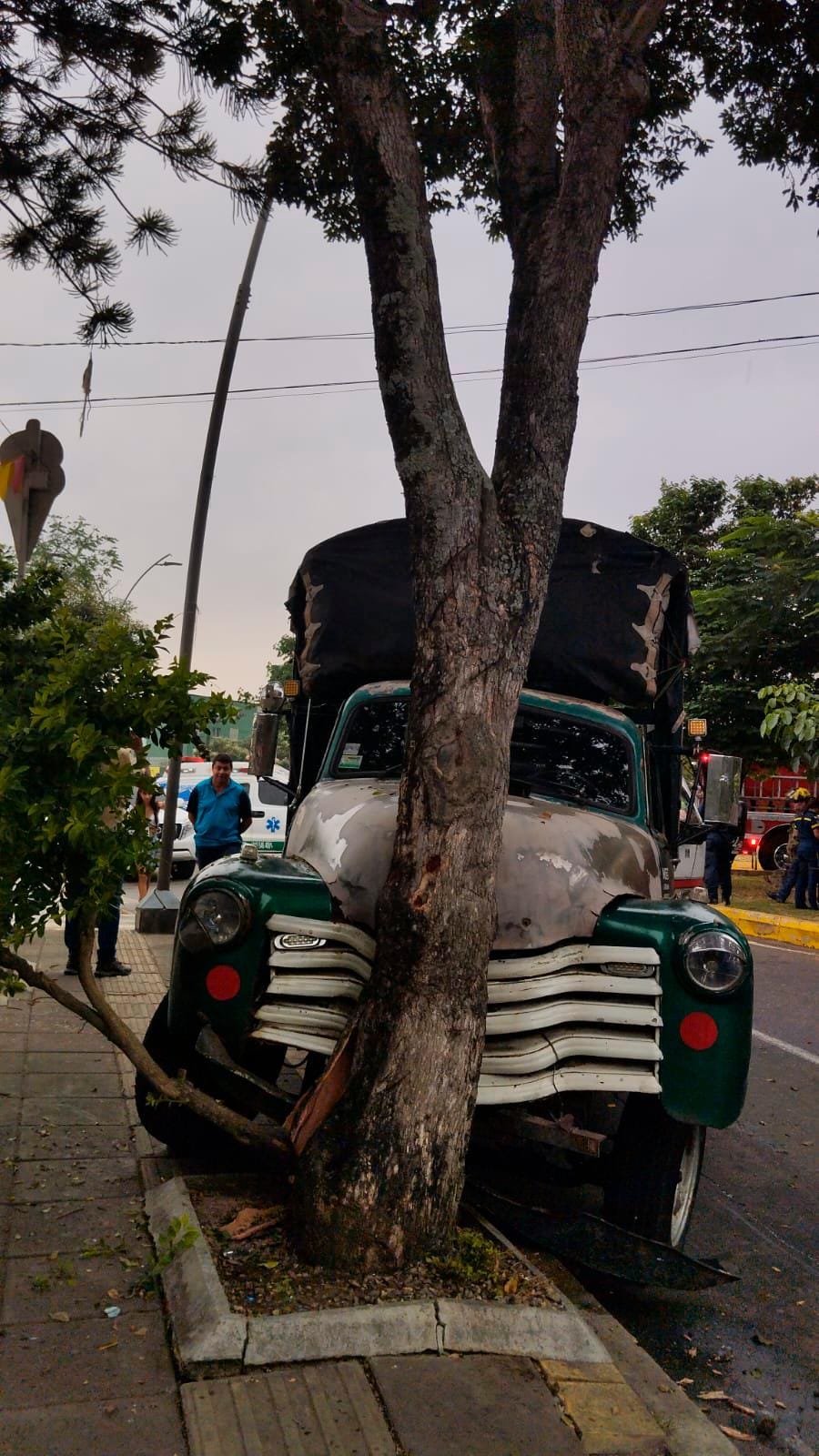 Por una distracción conductor se estrelló en la Novena imagen de la publicación