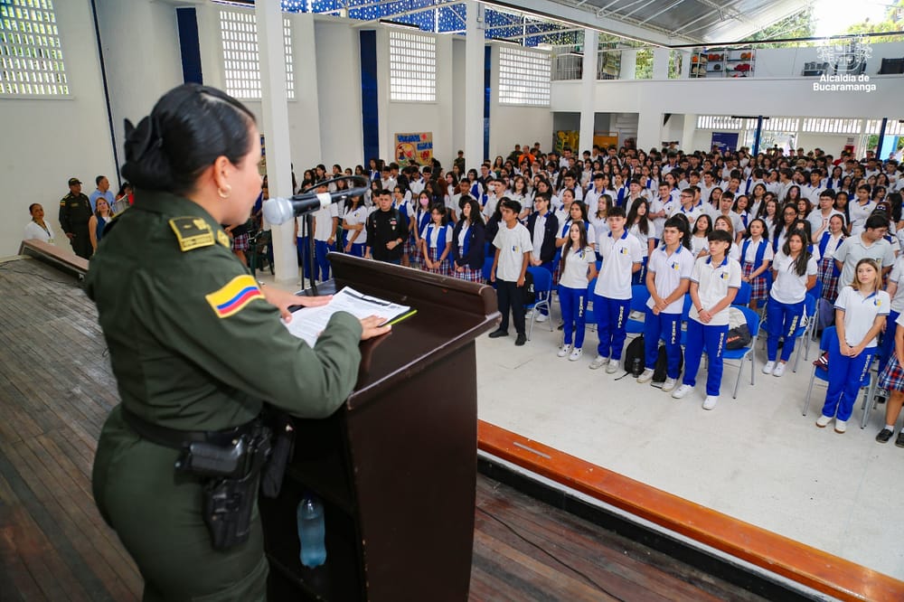 Instituciones educativas tendrán presencia policial imagen de la publicación