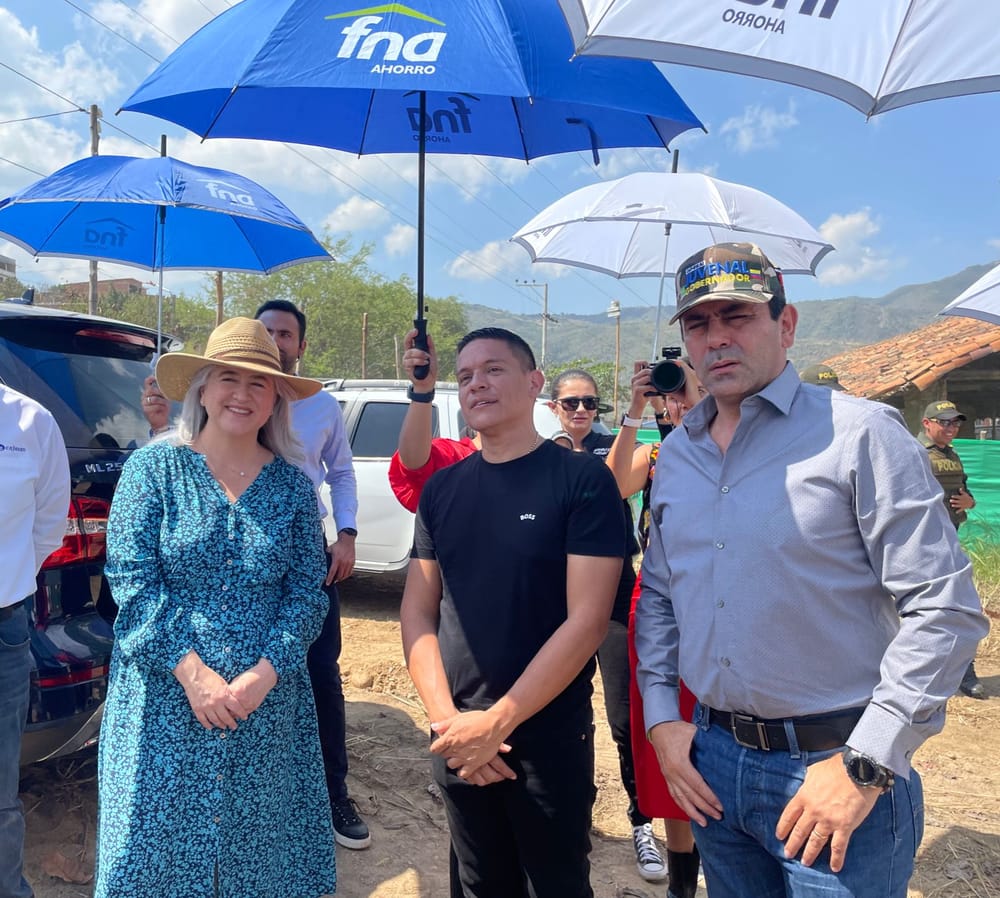 Ministra de Vivienda y Gobernador inauguran el proyecto revolucionario Villamil Plaza en Girón imagen de la publicación