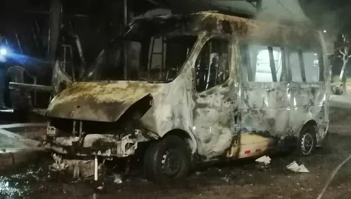 Ambulancia de la concesión Ruta al Sur fue incinerada por hombres armados imagen de la publicación