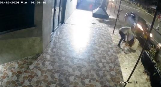 VIDEO : Carro sin control por poco arrolla a una pareja en Barrancabermeja imagen de la publicación