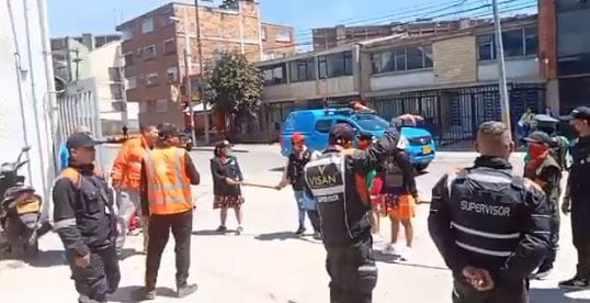 Indígenas Embera protestaron en la EAAB de Bogotá por falta de agua imagen de la publicación