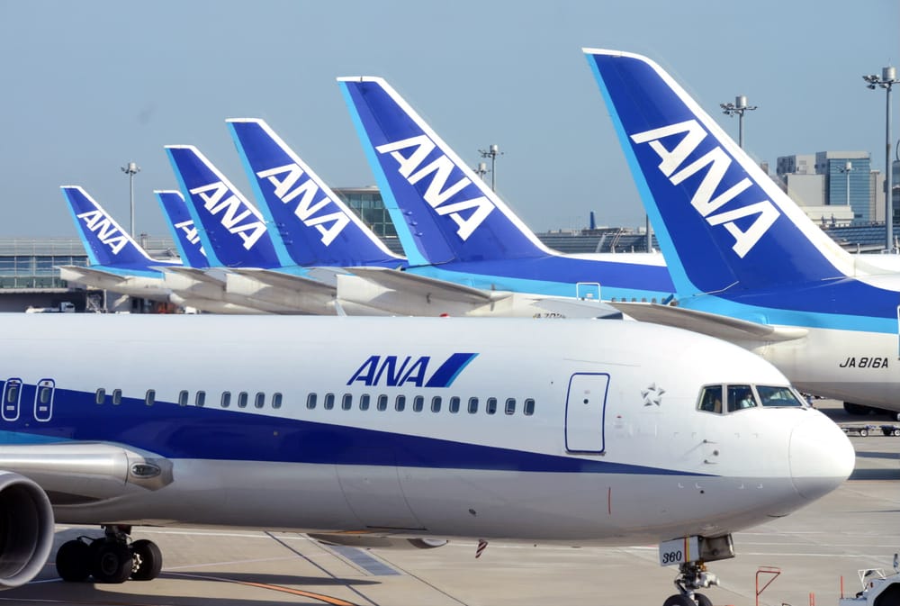 Un vuelo de ANA en Japón regresa a aeropuerto tras encontrar grieta en la ventana de la cabina del Boeing 737-800 imagen de la publicación