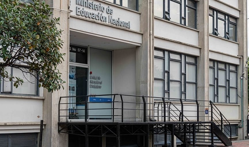 Ministerio de Educación convoca a comunidad educativa para enfrentar incendios forestales imagen de la publicación