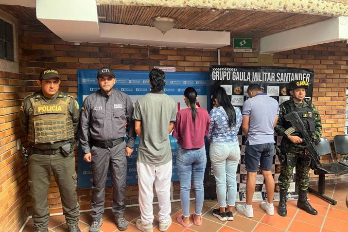 Entre cuatro hampones se llevaron tremendo botín en Girón imagen de la publicación