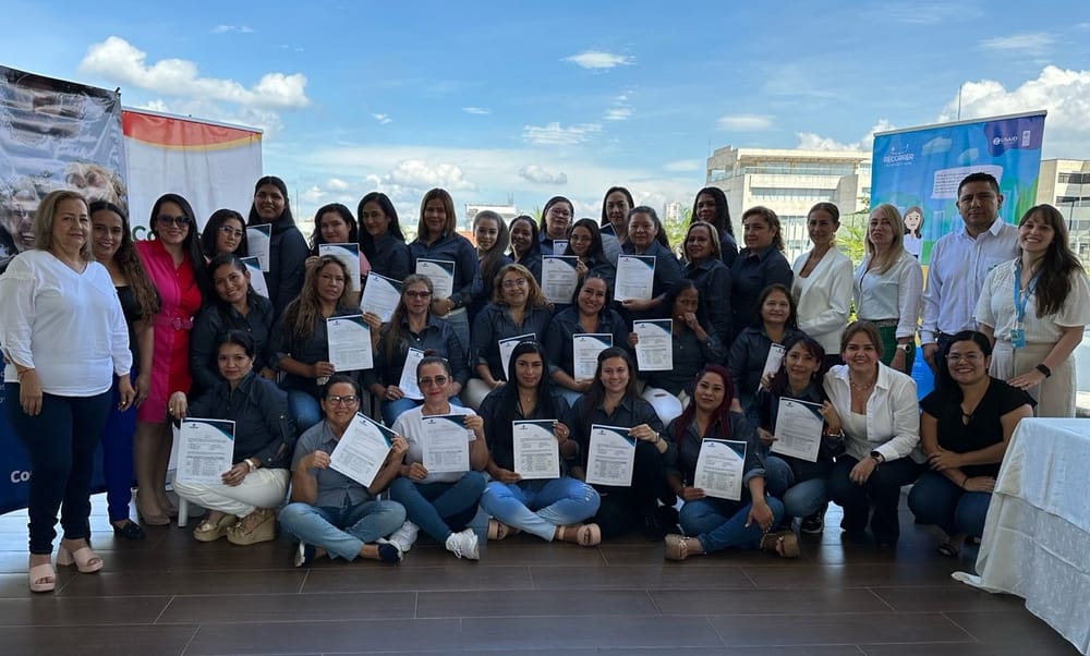 Comfenalco Santander certifica a mujeres en estado de vulnerabilidad imagen de la publicación