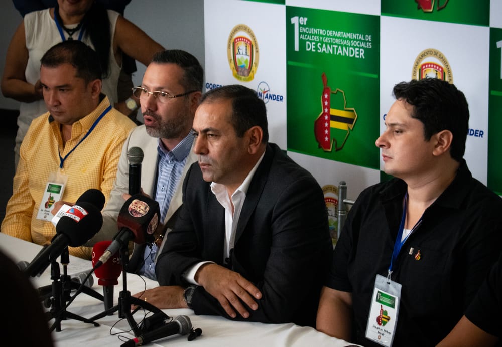 Alcaldes de Santander se unen en estrategias unificadas para abordar desafíos departamentales imagen de la publicación