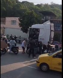 Riña entre conductores por poco acaba en tragedia imagen de la publicación