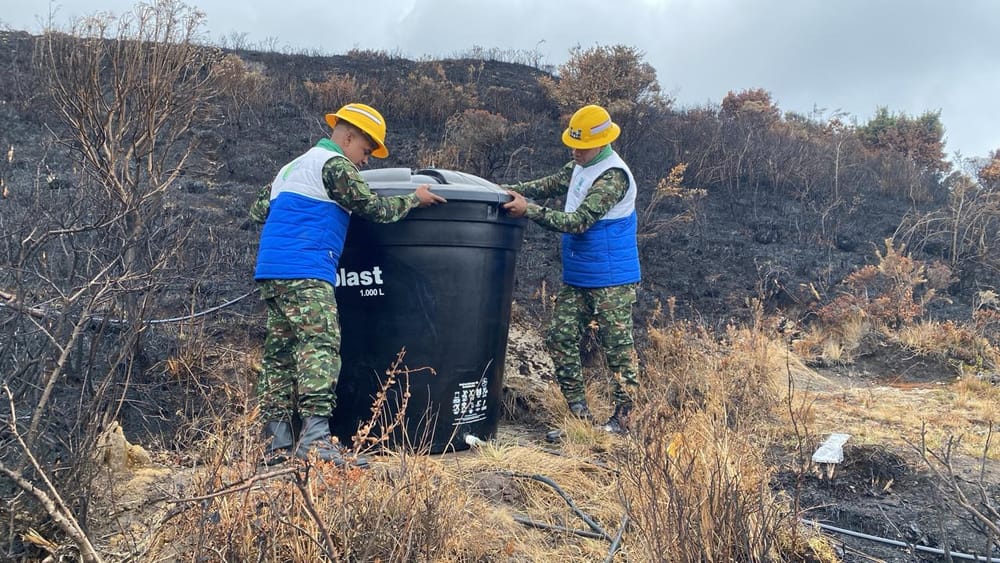 Ingenieros Militares de la Quinta Brigada reconstruyen acueducto en escuela de la vereda Ucatá, de Berlín, Santander imagen de la publicación