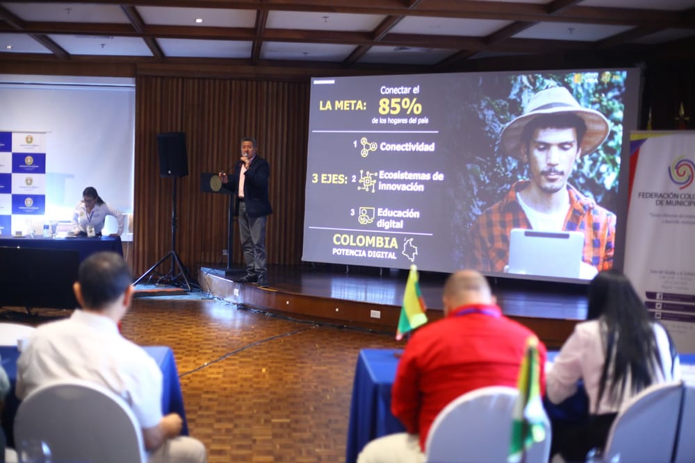 Alcaldes de 87 municipios reunidos en Floridablanca imagen de la publicación