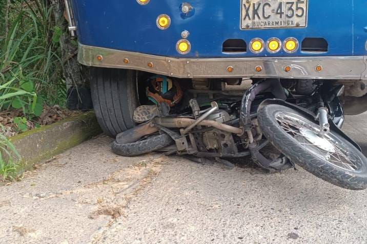 Motorizado quedó aplastado por una volqueta en Floridablanca imagen de la publicación