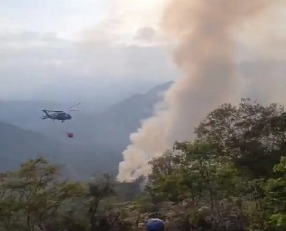 Arden las montañas de Sucre, Santander, desde hace dos día y no hay dolientes para apagarlo imagen de la publicación