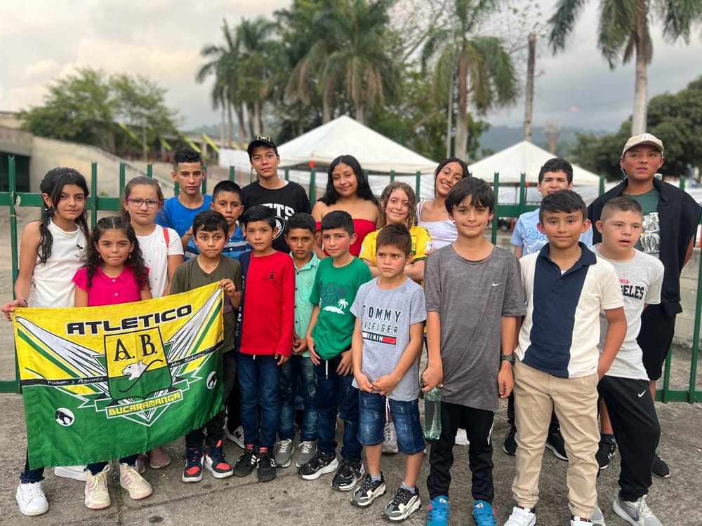 Niños de la provincia siguen disfrutando el fútbol profesional imagen de la publicación