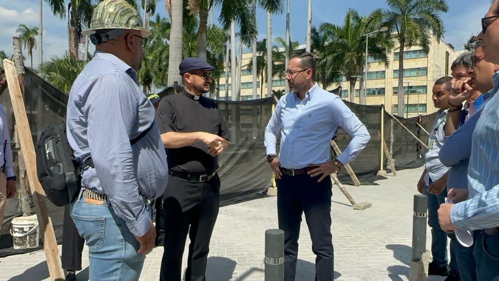 Alcalde de Bucaramanga inspeccionó obras del parque García Rovira y entrada a la Iglesia San Laureano imagen de la publicación