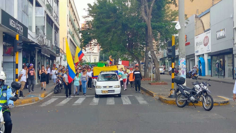 Por demoras en las obras trabajadores de las plazas San Francisco y Guarín se fueron a protestar a la alcaldía imagen de la publicación