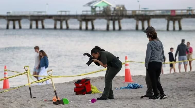 Tragedia en playa: niña de 5 años muere tras caer en agujero de arena imagen de la publicación