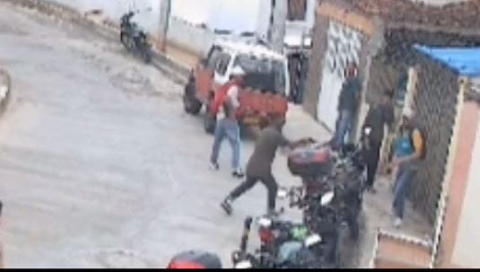 Criminal amenazó de muerte a trabajador en Floridablanca para robarlo en un local imagen de la publicación