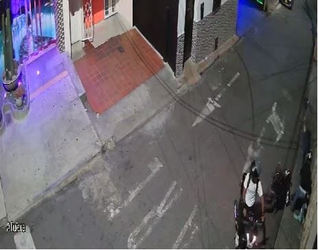 Violento atraco de 'motoladrones' en Bucaramanga queda registrado en video imagen de la publicación