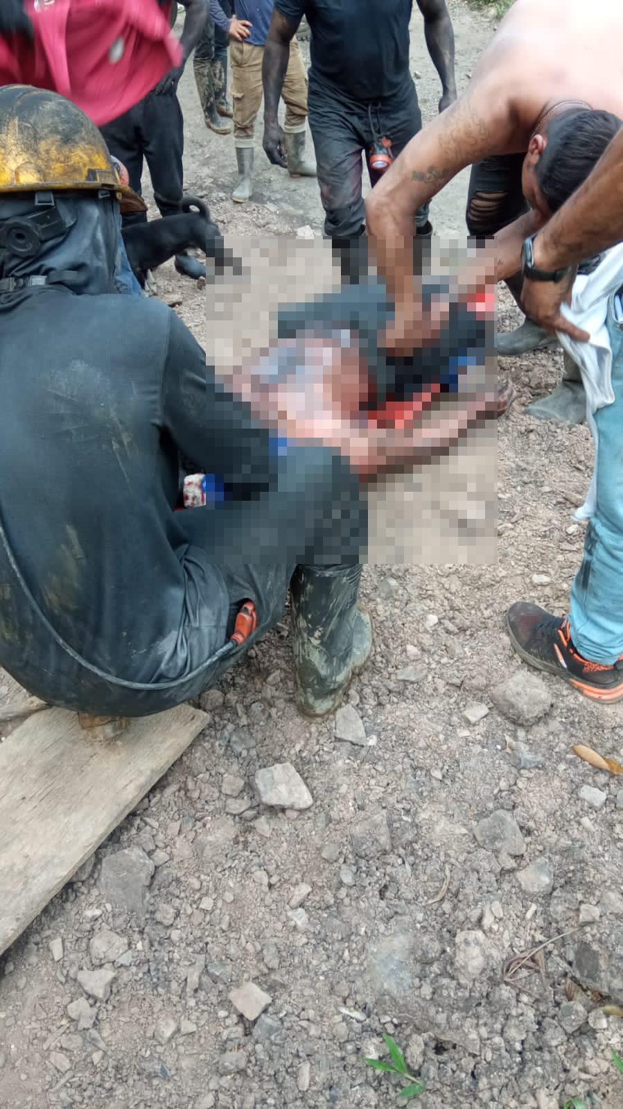 Mineros de Landázuri luchan por sobrevivir tras explosión imagen de la publicación