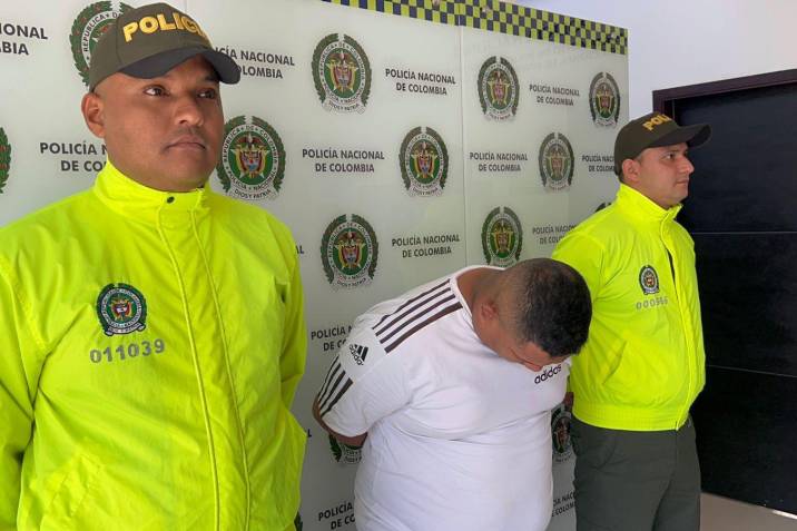 Sorprendieron a alias 'Rikarena' haciéndose pasar por vendedor de mangos imagen de la publicación