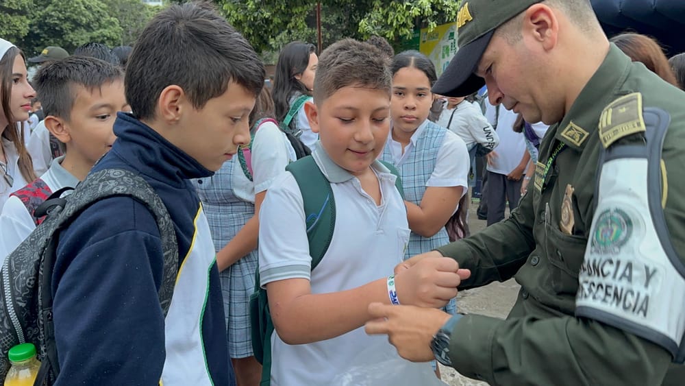 "Estrategia País" llegó a los colegios de Bucaramanga imagen de la publicación