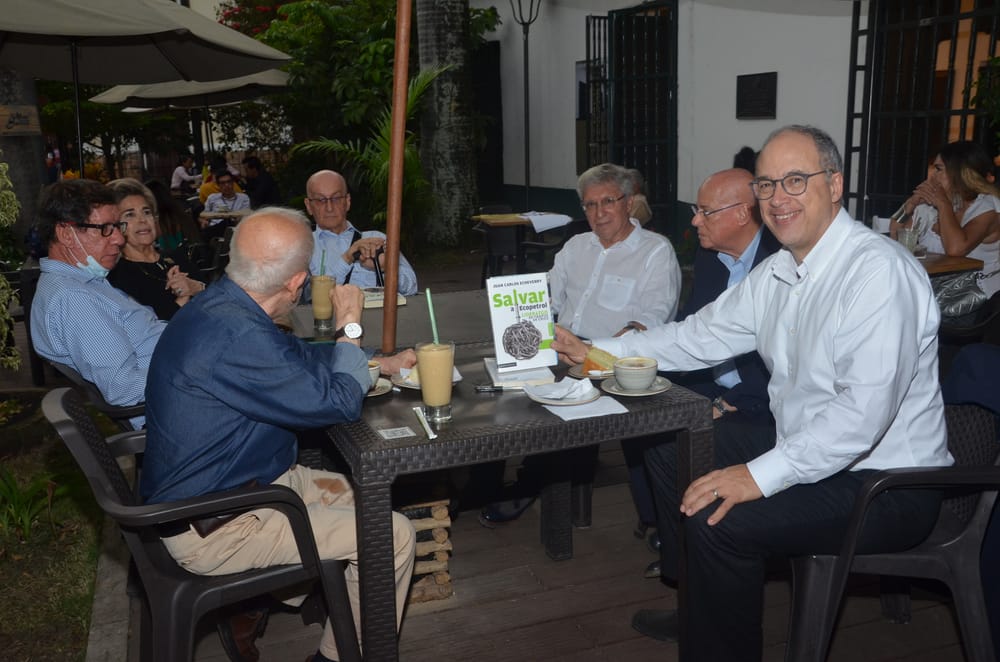 “Colombia es un país muy pobre para dejar de explotar petróleo” imagen de la publicación