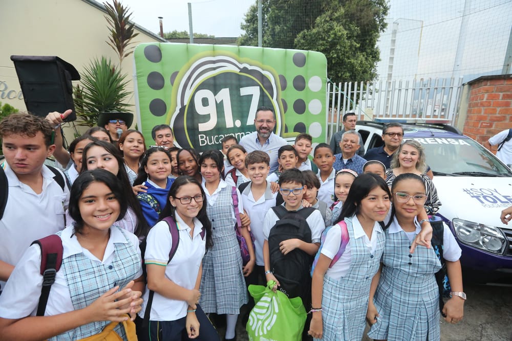 Madrugón del Alcalde de Bucaramanga para supervisar la seguridad en las instituciones educativas imagen de la publicación