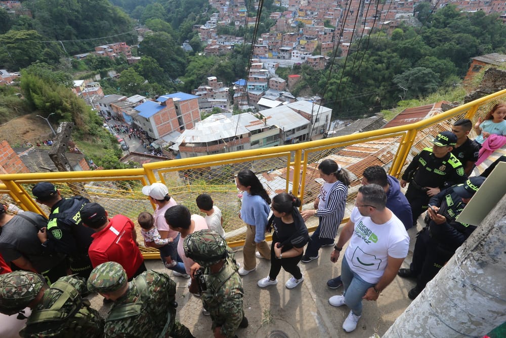 Más de 700 uniformados velan por la seguridad del Viacrucis de Morrorico en Bucaramanga imagen de la publicación