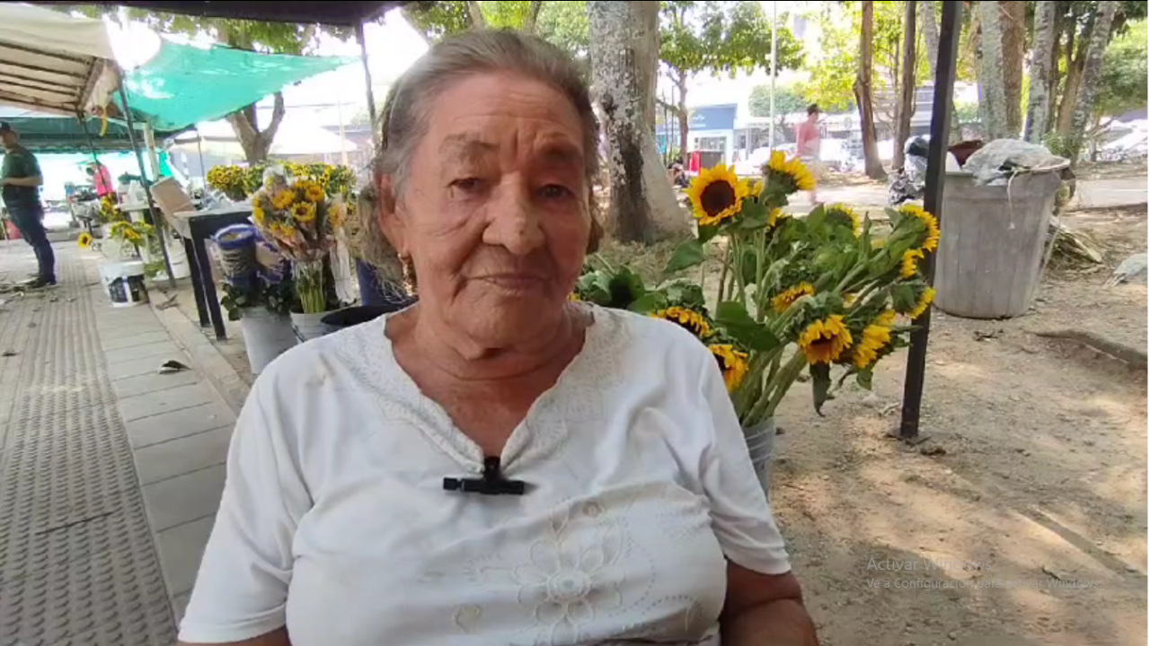Vendedoras de rosas barranqueñas llevan más de 60 años en este oficio imagen de la publicación