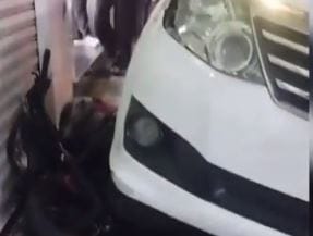 Conductor perdió el control de su camioneta en pleno centro de Bucaramanga imagen de la publicación