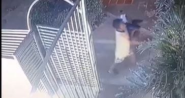 Sigiloso criminal robó a los empleados de un restaurante imagen de la publicación