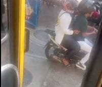 Mototaxista atacó a piedrazos un bus en Bucaramanga imagen de la publicación