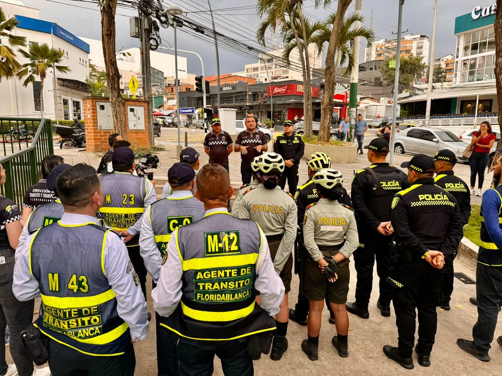 Comienza intervención en la rotonda de la calle 30 en Cañaveral imagen de la publicación