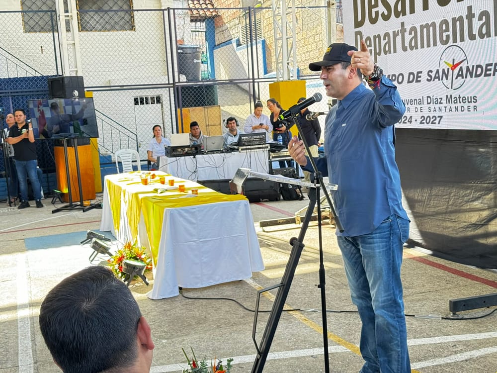 Gobernador lidera reactivación del Colegio Lucas Caballero de Suaita imagen de la publicación