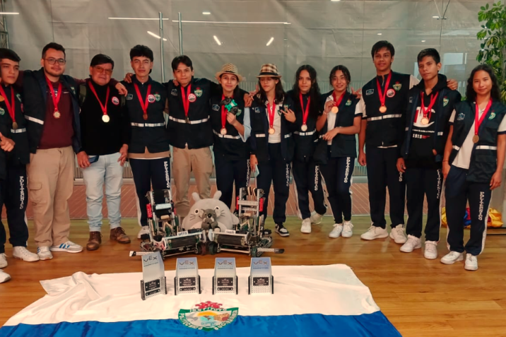 Estudiantes buscan apoyo para competir en Mundial de Robótica imagen de la publicación